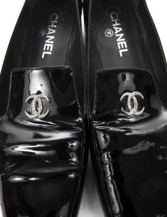 Mocassins CHANEL t 39.5 cuir verni noir