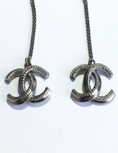 xxx Boucles d'oreille clous pendants CHANEL en métal argenté