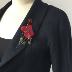 xxx Broche LOULOU de la FALAISE en pâte de verre rouge et verte