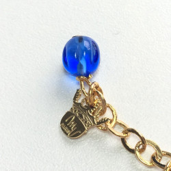 Bracelet MARGUERITE de VALOIS chaîne en métal doré et pâte de verre dans les tons bleus