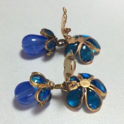 Boucles d'oreille Clips pendants MARGUERITE de VALOIS en pâte de verre bleue