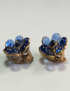 Boucles d'oreille clips MARGUERITE de VALOIS en pâte de verre bleue