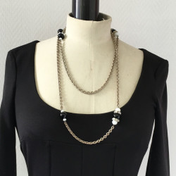 MARGUERITE of VALOIS silver chain necklace with rhinestones and black and white pearls