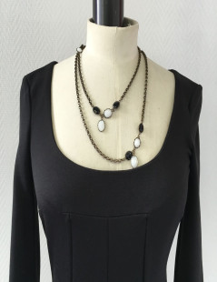 Necklace MARGUERITE of VALOIS gold chain and black and white glass paste