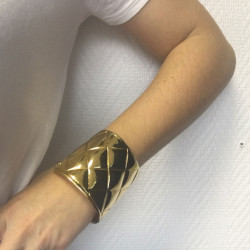 CHANEL Couture cuff bracelet with a quilted effect in gilded metal