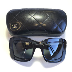 CHANEL sunglasses black plastic