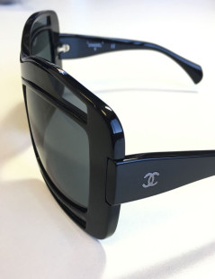 xxx Lunettes de soleil CHANEL en plastique noir