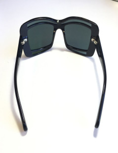 xxx Lunettes de soleil CHANEL en plastique noir