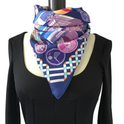 Grand foulard HERMES 100 % soie