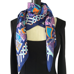 Grand foulard HERMES 100 % soie