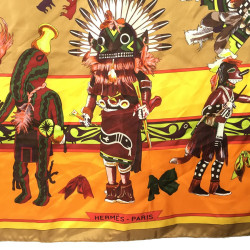 Grand carré HERMÈS Kachinas en soie multicolore