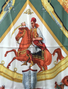 Carré HERMÈS "1821 - les cavaliers Ottomans" en soie multicolore