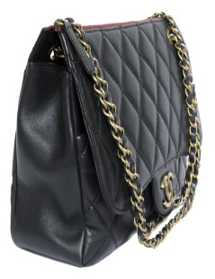 Black CHANEL quilted leather bag