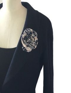 Broche CHANEL en tweed et fil d'or