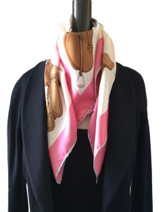 Foulard CELINE  en soie rose et blanche