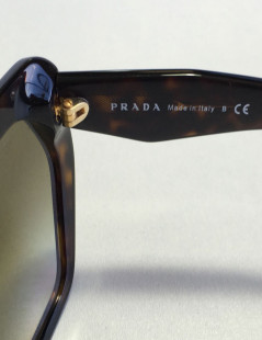 Lunettes de soleil PRADA façon écaille de tortue marron