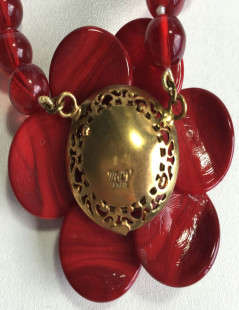 Collier MARGUERITE de VALOIS camélia en pâte de verre rouge