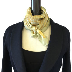 Foulard LANVIN en soie vert clair