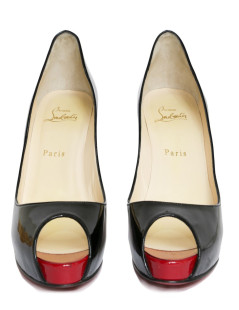 CHRISTIAN LOUBOUTIN T38 Black patent leather pumps