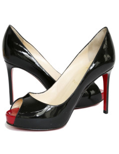 CHRISTIAN LOUBOUTIN T38 Black patent leather pumps