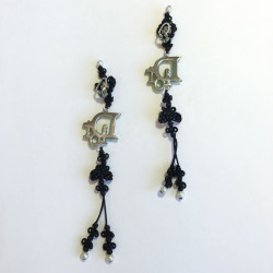 Collector DIOR clip-on earrings in fine black cord and DIOR in silver plated metal and green resin