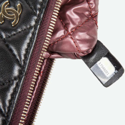 Pochette matelassée CHANEL noire