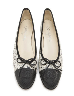 Ballerines CHANEL T 38.5 effet galuchat noir et blanc