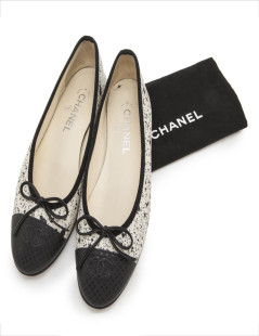 Ballerines CHANEL T 38.5 effet galuchat noir et blanc