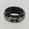 Inclusion of channels CHANEL cuff