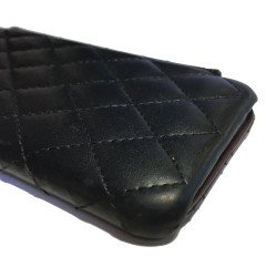 Etui  "Iphone 6" CHANEL en cuir matelassé noir