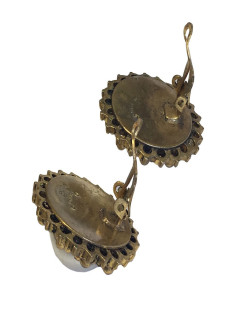  CHANEL Vintage clip-on earrings in gilt metal, molten glass and rhinestones