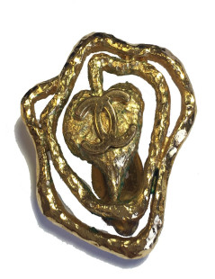 CHANEL Vintage clip-on earrings in gilt metal