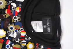 Robe CHANEL T 36 laine noir broderie drapeaux