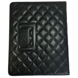 xxx Etui IPAD CHANEL en cuir matelassé noir