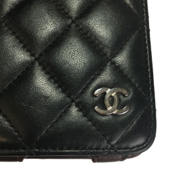 xxx Etui IPAD CHANEL en cuir matelassé noir