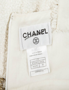 Robe CHANEL T 36 tweed crème broderies chaines dorées