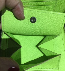 Porte-feuille EVELYN HERMES petit modèle en cuir vert pomme