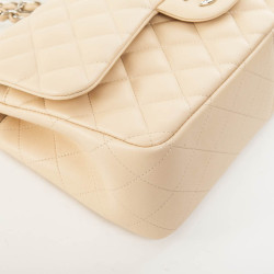 Sac jumbo CHANEL cuir d'agneau matelassé beige