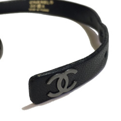 Bracelet CHANEL en cuir d'agneau lisse noir fermoir en métal argenté