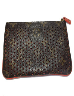 Pochette LOUIS VUITTON en toile perforée