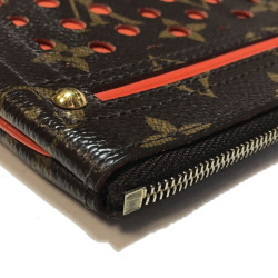 Pochette LOUIS VUITTON en toile perforée