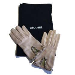 Gants CHANEL cuir d'agneau rose pâle et chaine argentée taille 8