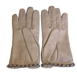 Gants CHANEL cuir d'agneau rose pâle et chaine argentée taille 8