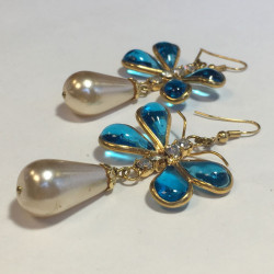 MARGUERITE DE VALOIS blue molten glass, pearly beads and rhinestones butterfly pierced earrings