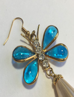 MARGUERITE DE VALOIS blue molten glass, pearly beads and rhinestones butterfly pierced earrings