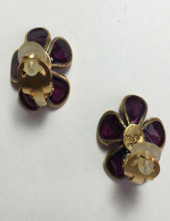 xxx Boucles d'oreille clips MARGUERITE DE VALOIS fleurette en pâte de verre violet