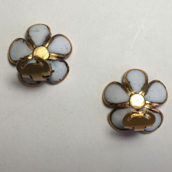 xxx Boucles d'oreille clips MARGUERITE DE VALOIS fleurette en pâte de verre blanche