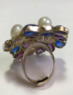 TAILLE Bague MARGUERITE DE VALOIS en pâte de verre mauve et bleu, perles nacrées