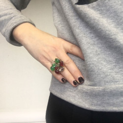 TAILLE Bague MARGUERITE DE VALOIS fleur en pâte de verre transparente, verte et rouge