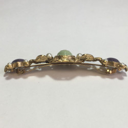 Barrette CHANEL métal doré, pâte de verre mauve et verte, strass et perles nacrées